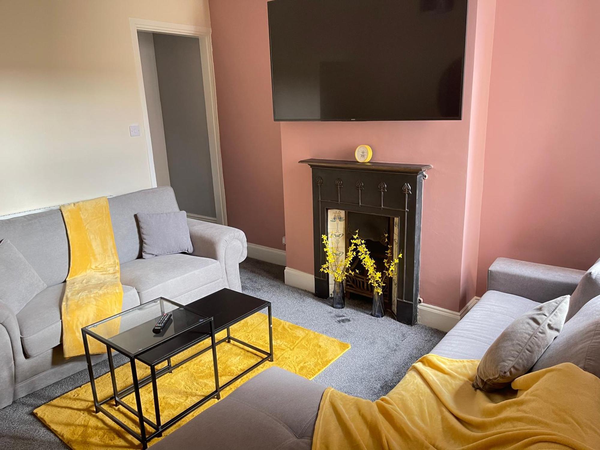 Hometel Digs Morden Comfy Home Can Sleep 11 Leicester Exterior foto