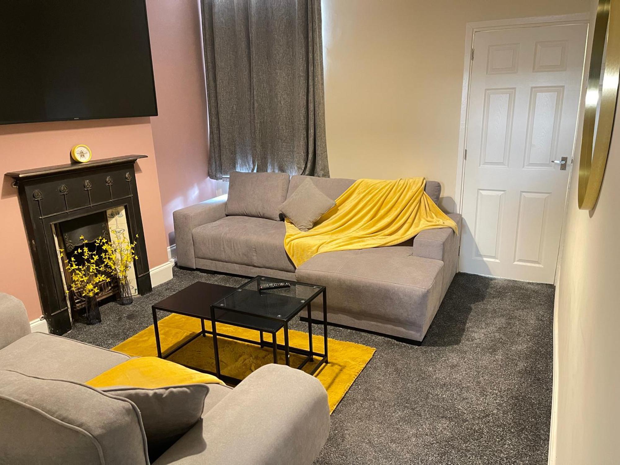 Hometel Digs Morden Comfy Home Can Sleep 11 Leicester Exterior foto